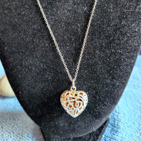 Vintage Sterling Silver Necklace with Scroll Heart pendant.  Hollow 6.3g 16" - Picture 1 of 5